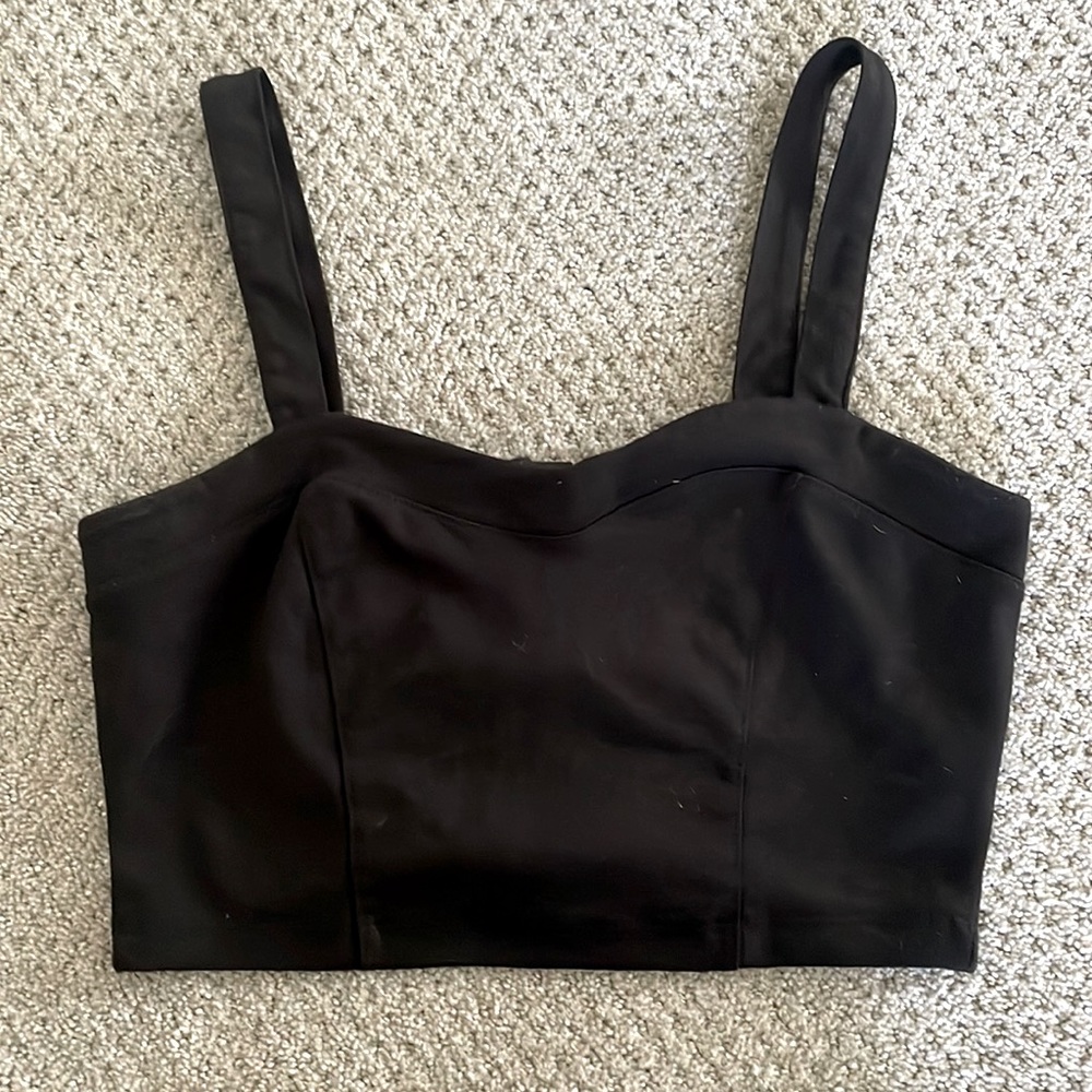 Black crop tank